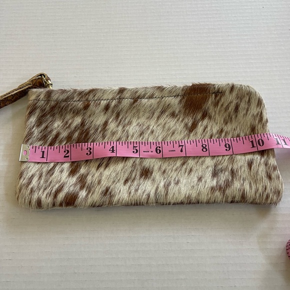 VIDEO Loma Vista Brown and White Cowhide Wristlet Bag. - Picture 7 of 7